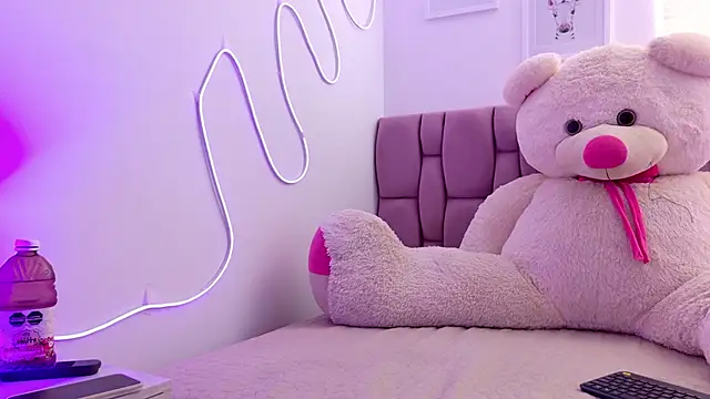 SophiaKarson online show from October 14, 2025, 4:29 pm