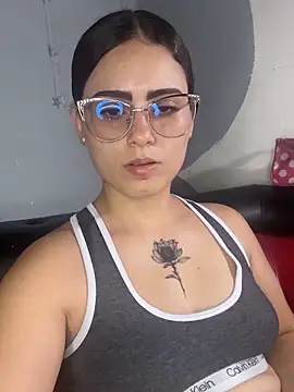 Azuna25 online show from May 14, 2026, 8:06 pm