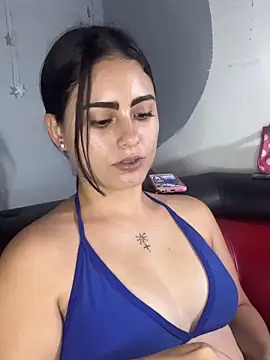 Azuna25 online show from May 5, 2026, 7:28 pm