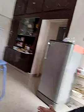 AUNTY1984 online show from October 9, 2025, 8:04 am