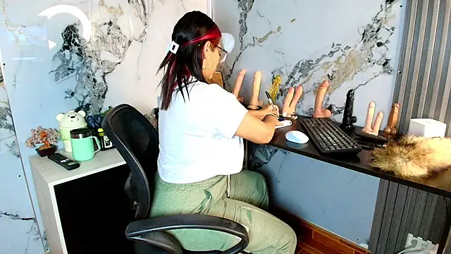 AlixLong online show from February 8, 2026, 9:56 pm