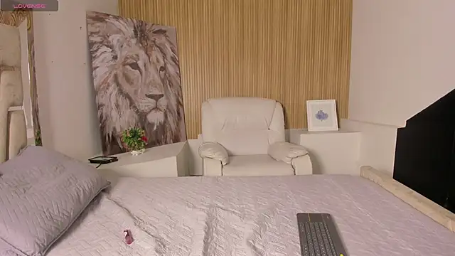 LaurenSnow online show from October 6, 2025, 3:57 pm