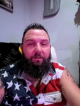 beardedbeasty86 online show from October 15, 2025, 3:38 am