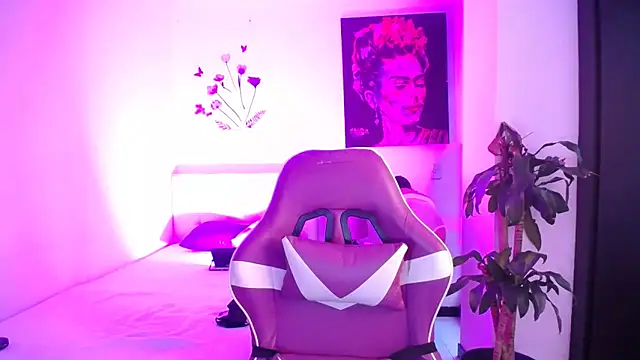 esmeraldaa230 online show from April 2, 2026, 4:46 pm