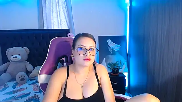 Snapshot of esmeraldaa230 chatting on June 3, 2026, 7:07 pm esmeraldaa230 online show from June 3, 2026, 7:07 pm