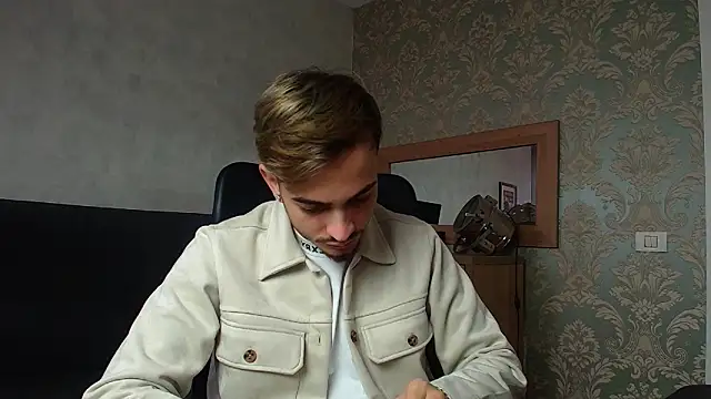 Snapshot of BrandonTate chatting on November 18, 2025, 8:28 am BrandonTate online show from November 18, 2025, 8:28 am