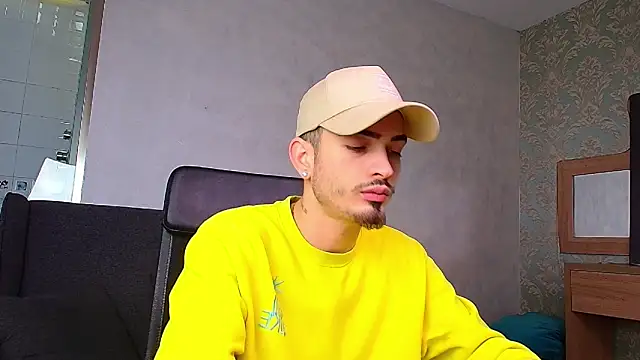 Snapshot of BrandonTate chatting on February 19, 2025, 12:33 pm BrandonTate online show from February 19, 2025, 12:33 pm