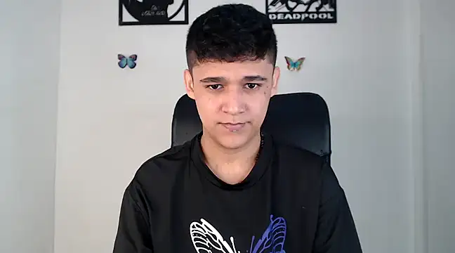 kaiine190 online show from February 3, 2025, 1:19 pm