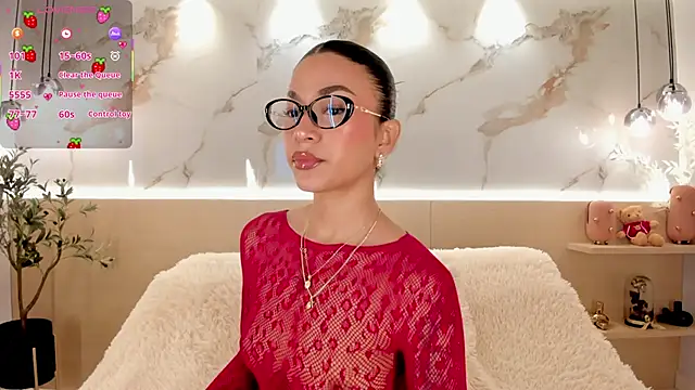 Snapshot of LunaRuso chatting on March 7, 2026, 4:56 pm LunaRuso online show from March 7, 2026, 4:56 pm