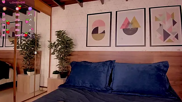 LunaRuso online show from February 10, 2026, 7:46 pm