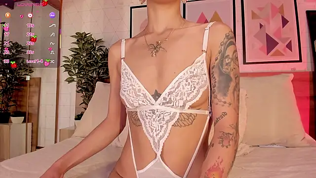 Snapshot of LunaRuso chatting on March 12, 2026, 7:40 pm LunaRuso online show from March 12, 2026, 7:40 pm