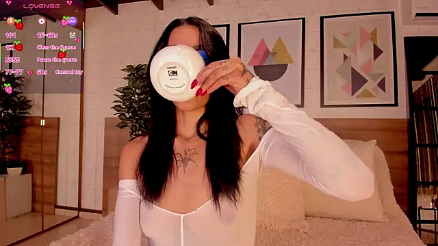 Snapshot of LunaRuso chatting on April 12, 2026, 7:39 pm LunaRuso online show from April 12, 2026, 7:39 pm