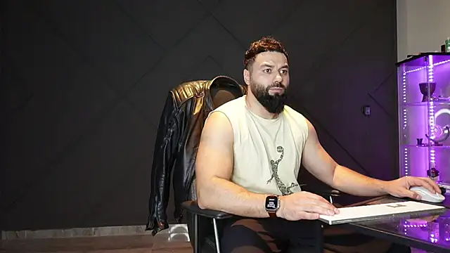 Snapshot of mattmasterss chatting on April 14, 2026, 6:35 pm mattmasterss online show from April 14, 2026, 6:35 pm