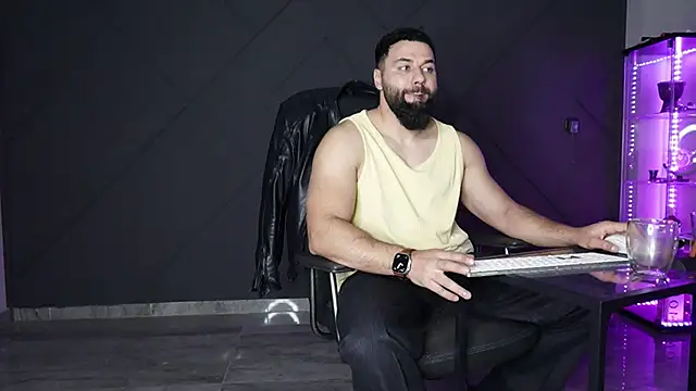 Snapshot of mattmasterss chatting on April 13, 2026, 10:58 pm mattmasterss online show from April 13, 2026, 10:58 pm