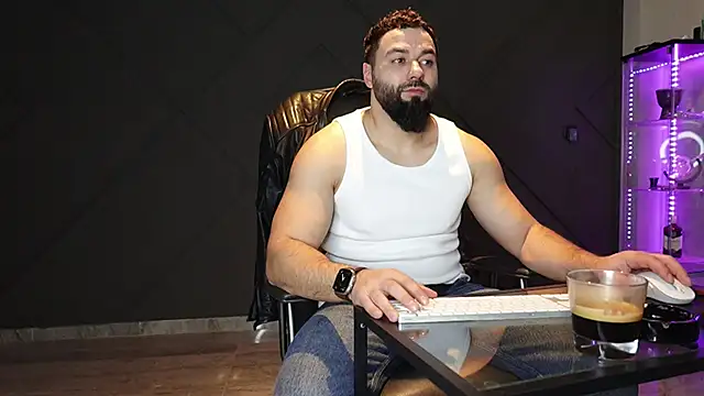 Snapshot of mattmasterss chatting on March 22, 2026, 3:35 pm mattmasterss online show from March 22, 2026, 3:35 pm