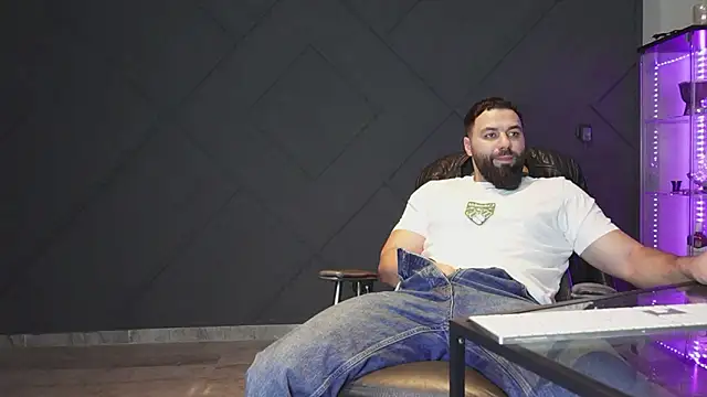 Snapshot of mattmasterss chatting on March 15, 2026, 6:37 pm mattmasterss online show from March 15, 2026, 6:37 pm