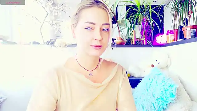  JuliaSpace  online show from November 15, 2025, 12:31 pm