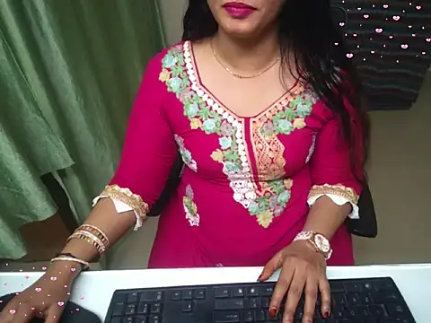 Arushisingh8888 online show from October 10, 2025, 12:39 pm