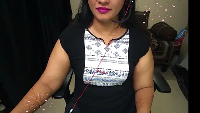 Arushisingh8888 online show from June 7, 2026, 2:33 pm