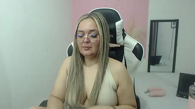 Snapshot of samy_vsn chatting on June 25, 2026, 4:56 pm samy vsn online show from June 25, 2026, 4:56 pm