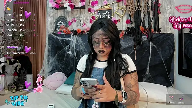 Neko Misaki online show from October 31, 2025, 12:02 pm