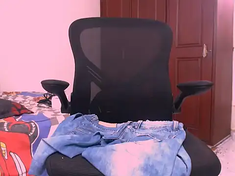 latinhot9631 online show from November 8, 2025, 2:59 am