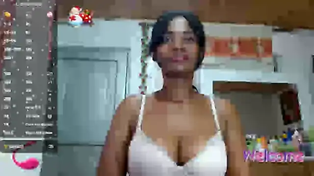 Snapshot of latinahot963 chatting on January 14, 2026, 8:12 pm latinahot963 online show from January 14, 2026, 8:12 pm