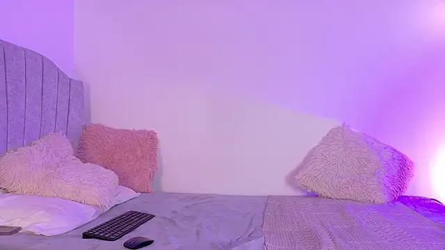 Megannklein online show from February 17, 2026, 3:37 am