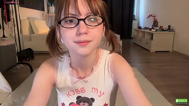 Snapshot of electric_babe chatting on November 5, 2025, 10:18 am electric babe online show from November 5, 2025, 10:18 am