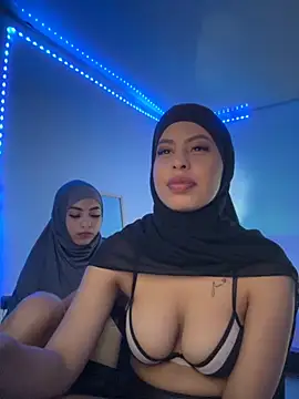 JannaNader12 online show from November 12, 2025, 10:46 pm