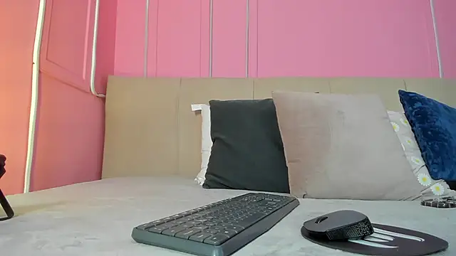 Snapshot of Emelyy_Carter chatting on September 23, 2025, 12:01 pm Emelyy Carter online show from September 23, 2025, 12:01 pm