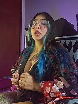 sweetcoralinee online show from March 13, 2026, 3:17 pm