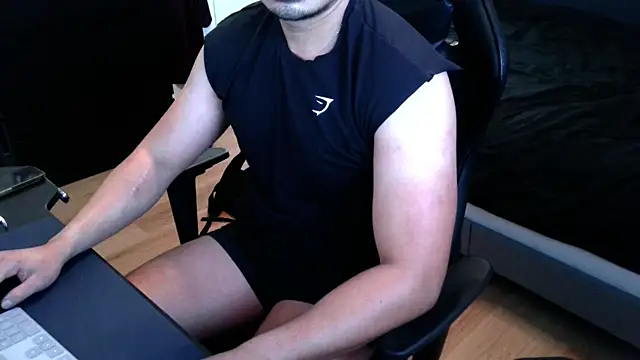 Snapshot of charlie_s2534 chatting on January 18, 2026, 6:33 pm charlie s2534 online show from January 18, 2026, 6:33 pm