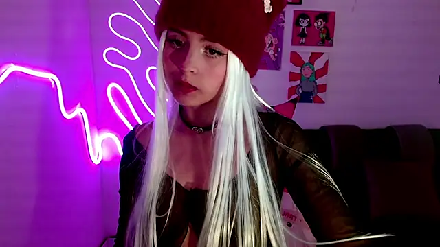 Snapshot of Kind_Scarlett chatting on January 18, 2025, 11:44 pm Kind Scarlett online show from January 18, 2025, 11:44 pm