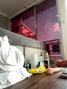 Snapshot of emiss_ chatting on September 17, 2025, 4:53 pm emiss online show from September 17, 2025, 4:53 pm