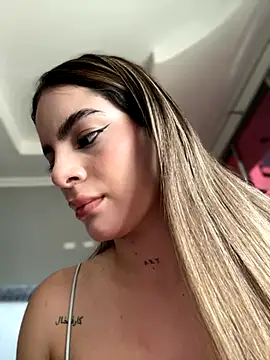 Snapshot of emiss_ chatting on September 26, 2025, 3:19 pm emiss online show from September 26, 2025, 3:19 pm