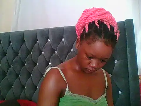 HotJeylee online show from December 14, 2025, 9:04 am