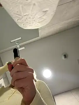 streetdoll online show from November 9, 2025, 8:29 am