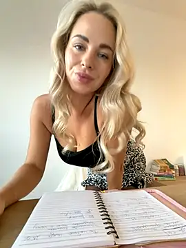 streetdoll online show from October 11, 2025, 6:47 am