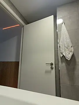 streetdoll online show from April 14, 2026, 6:51 am