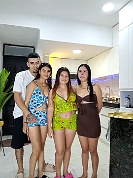 Snapshot of royalgirls_x chatting on May 7, 2026, 1:10 am royalgirls x online show from May 7, 2026, 1:10 am