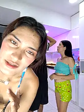 Snapshot of royalgirls_x chatting on May 12, 2026, 1:13 am royalgirls x online show from May 12, 2026, 1:13 am