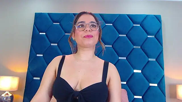 ThaniaJones online show from September 27, 2025, 12:11 pm