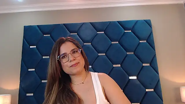 ThaniaJones online show from September 25, 2025, 12:11 pm