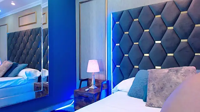 ThaniaJones online show from October 31, 2025, 12:13 pm