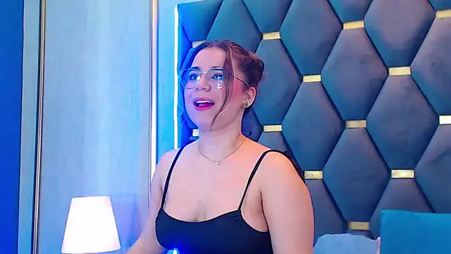 ThaniaJones online show from November 10, 2025, 12:10 pm