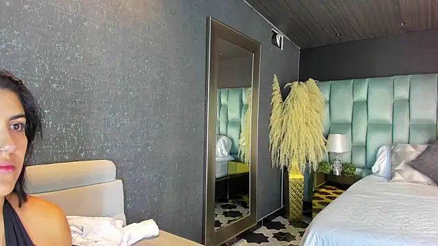 PaulinaDuarte online show from November 14, 2025, 11:25 am