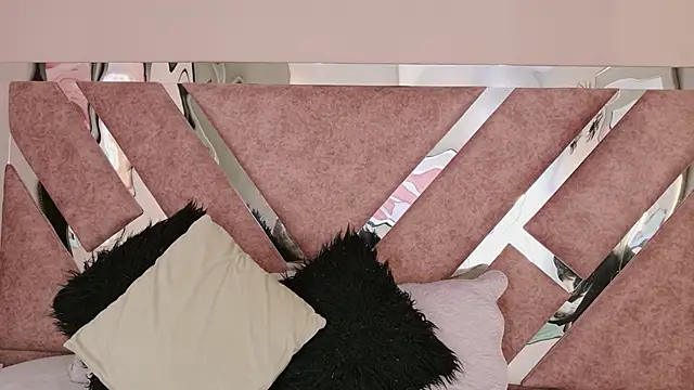 Snapshot of PaulinaDuarte chatting on April 13, 2026, 12:31 pm PaulinaDuarte online show from April 13, 2026, 12:31 pm