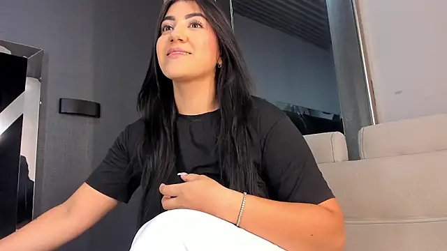 PaulinaDuarte online show from May 25, 2026, 11:20 am