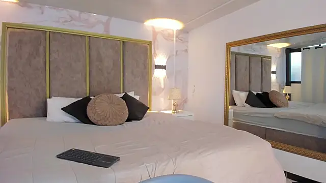 Snapshot of PaulinaDuarte chatting on March 20, 2026, 11:44 am PaulinaDuarte online show from March 20, 2026, 11:44 am